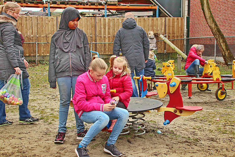 Paaseieren zoeken en spelmiddag_31
